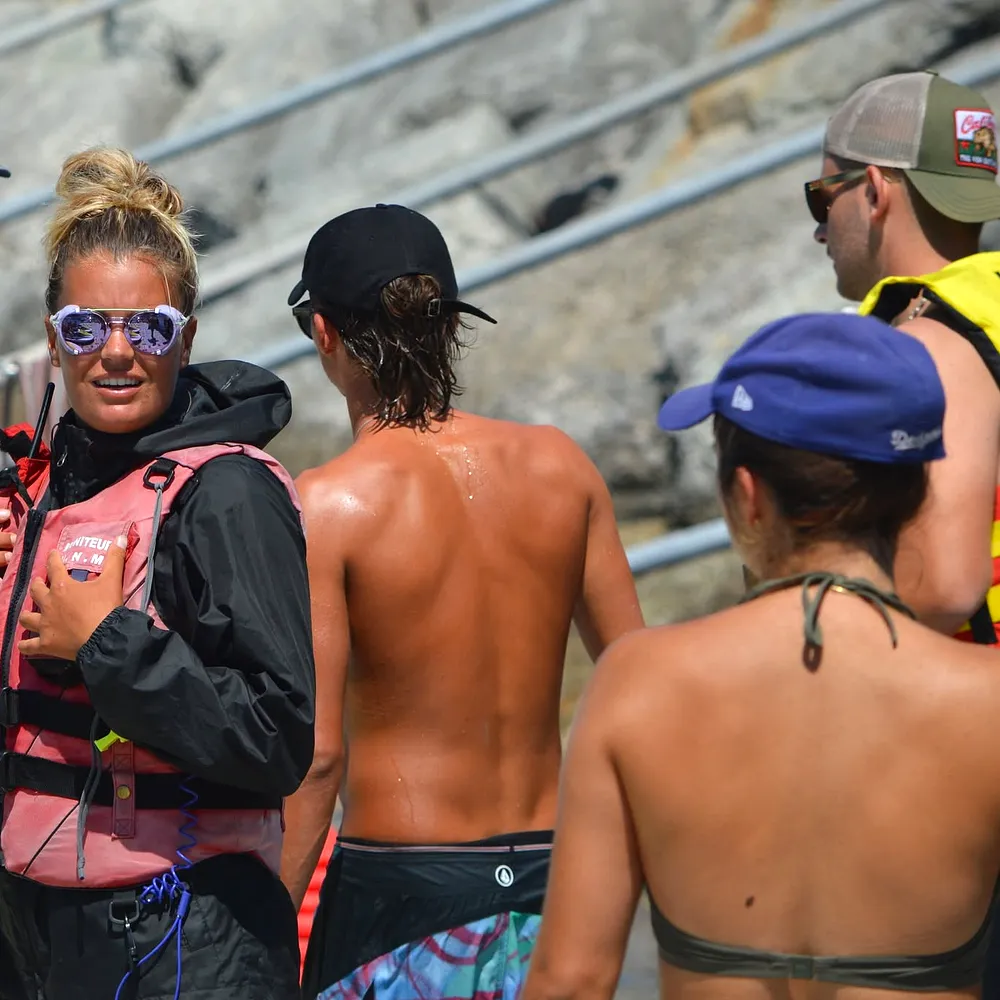 Sourires lors d'une sortie nautique à Fréjus