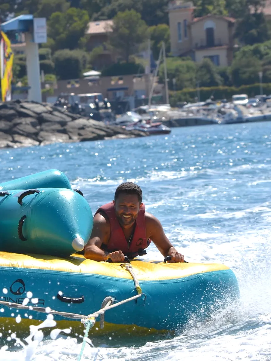Jet ski en action au large